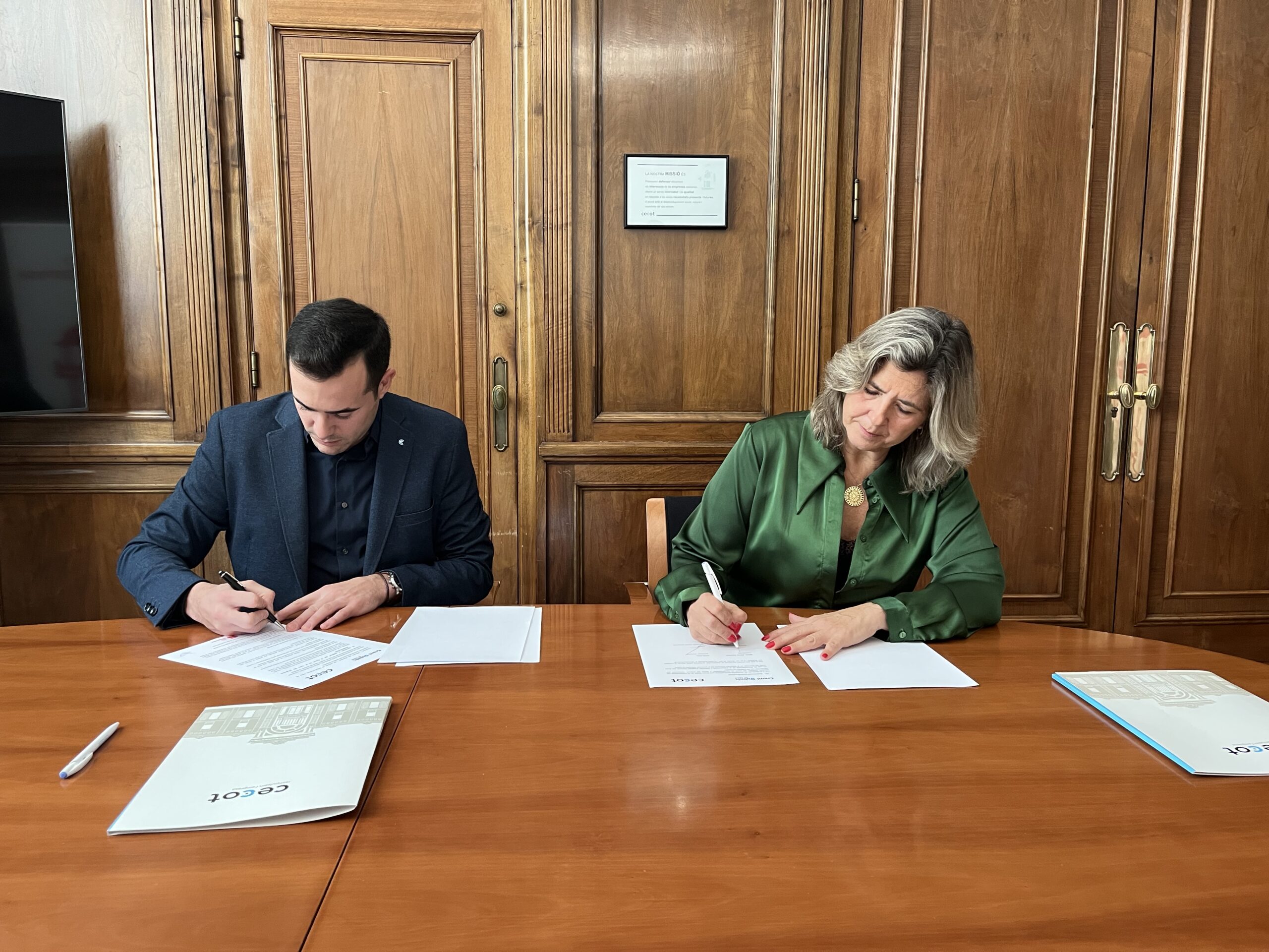 El Gremi Químic de la Cecot s’incorpora a la xarxa d’entitats col·laboradores de HelpEmpresa